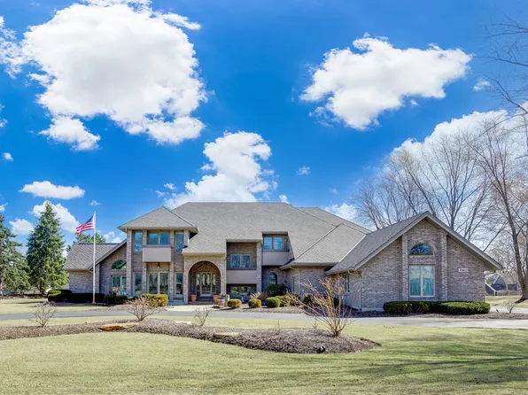 3N611 Hickory Knoll Ln, West Chicago, IL 60185