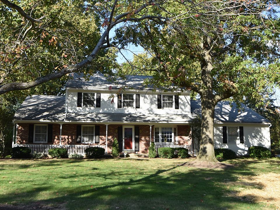 1st image of 135 Colony Dr