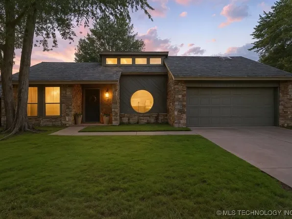 8952 E 59th Pl, Tulsa, OK 74145