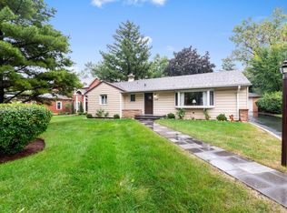 209 N Richmond Ave, Clarendon Hills, IL 60514