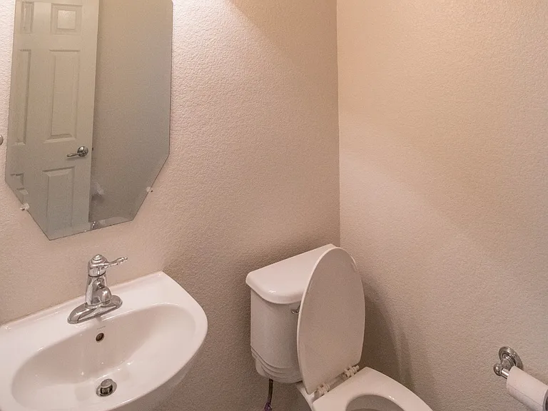 2215 Canterbury Park Dr — Photo 23