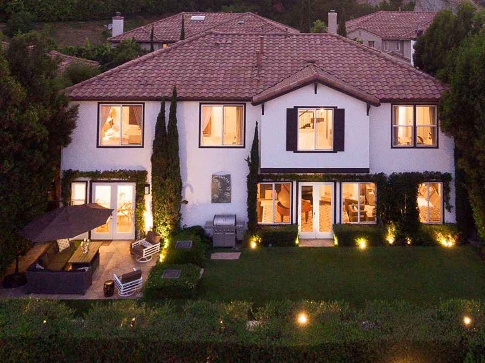 1st image of 2764 Hollyview Ct
