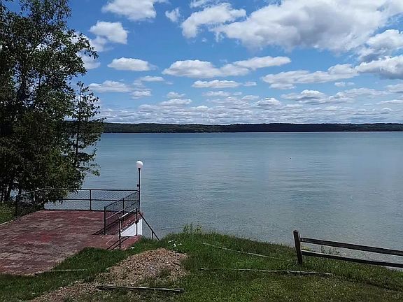 3rd image of 693 NW Torch Lake Dr
