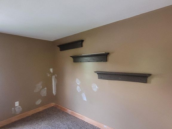 2nd image of 187 Boyd St