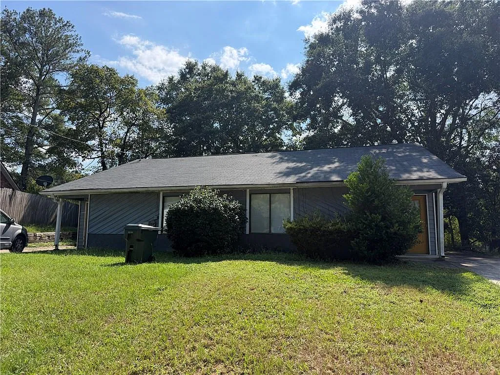 2 bed, 1.0 bath, 1928 sqft, $1,400 — Photo 1