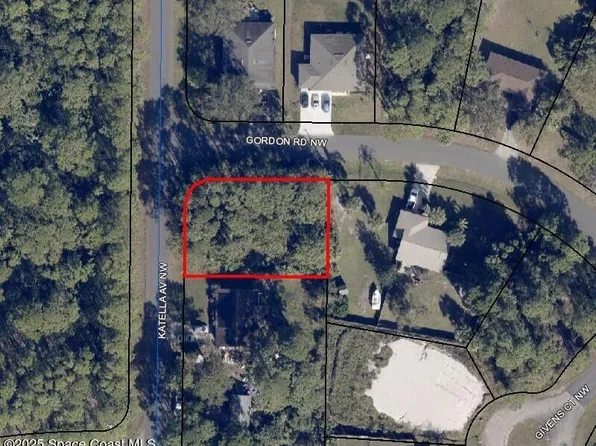 467 Katella Ave NW, Palm Bay, FL 32907