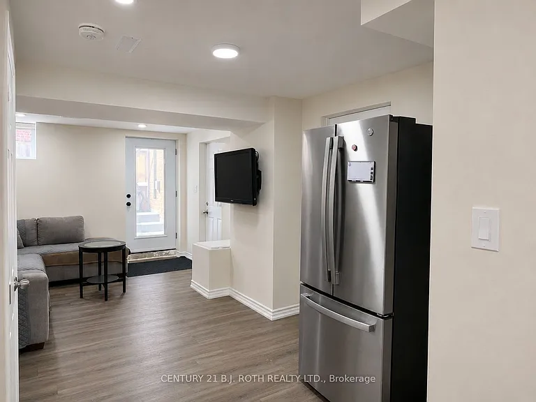 4 Pinecliff Cres #BASEMENT — Photo 5