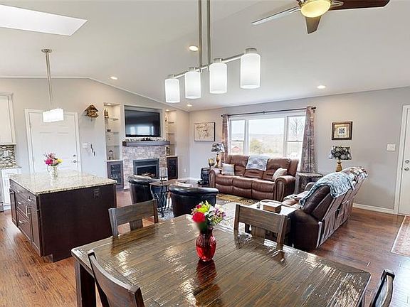 5th image of 2049 Madison St #208