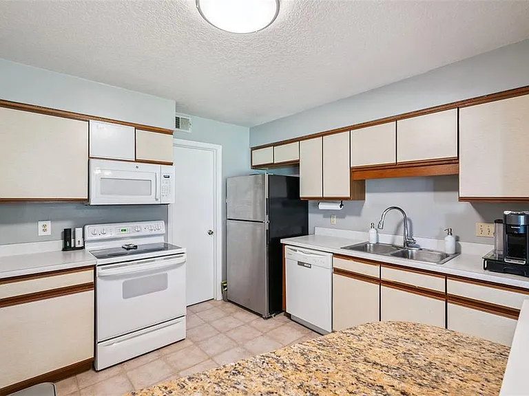 2258 Coach House Blvd #804 — Photo 8