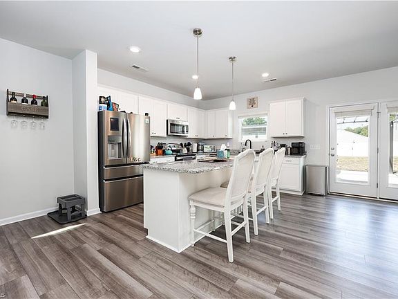 4th image of 3721 Streamside Dr