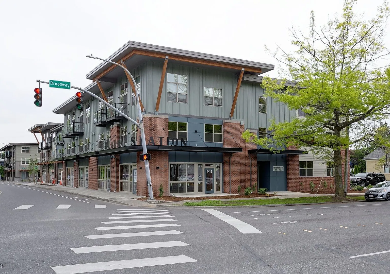 Broadway Station Apartments — Photo 2