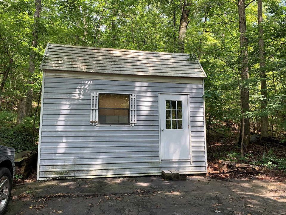 2nd image of 220 Hickory Ln