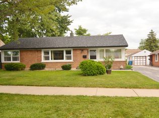 9917 Harnew Rd W, Oak Lawn, IL 60453