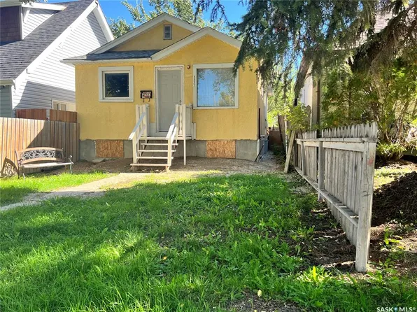 1227 Wascana STREET, Regina, SK S4T 4J2