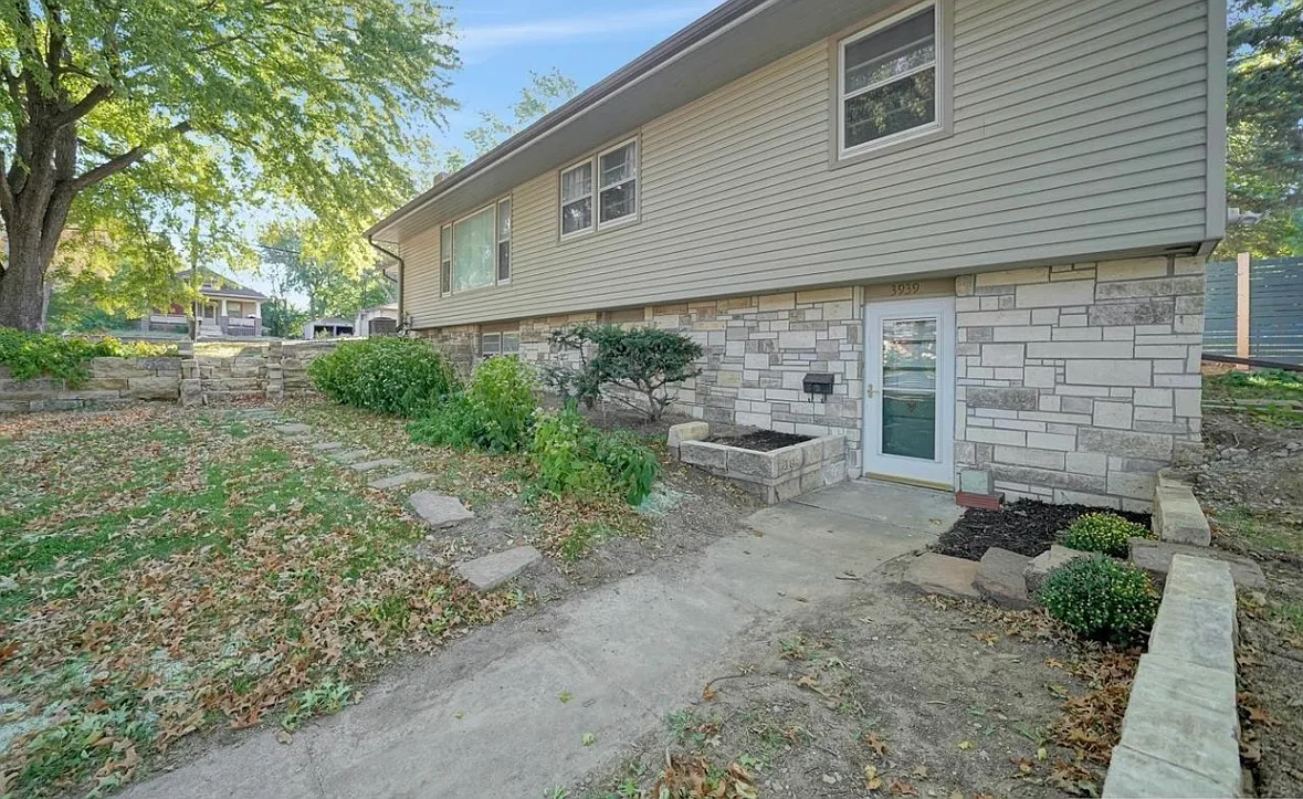 Building Photo - 3939 D St
