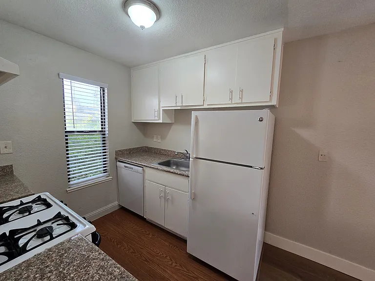 1117 W Swain Rd #18 — Photo 16