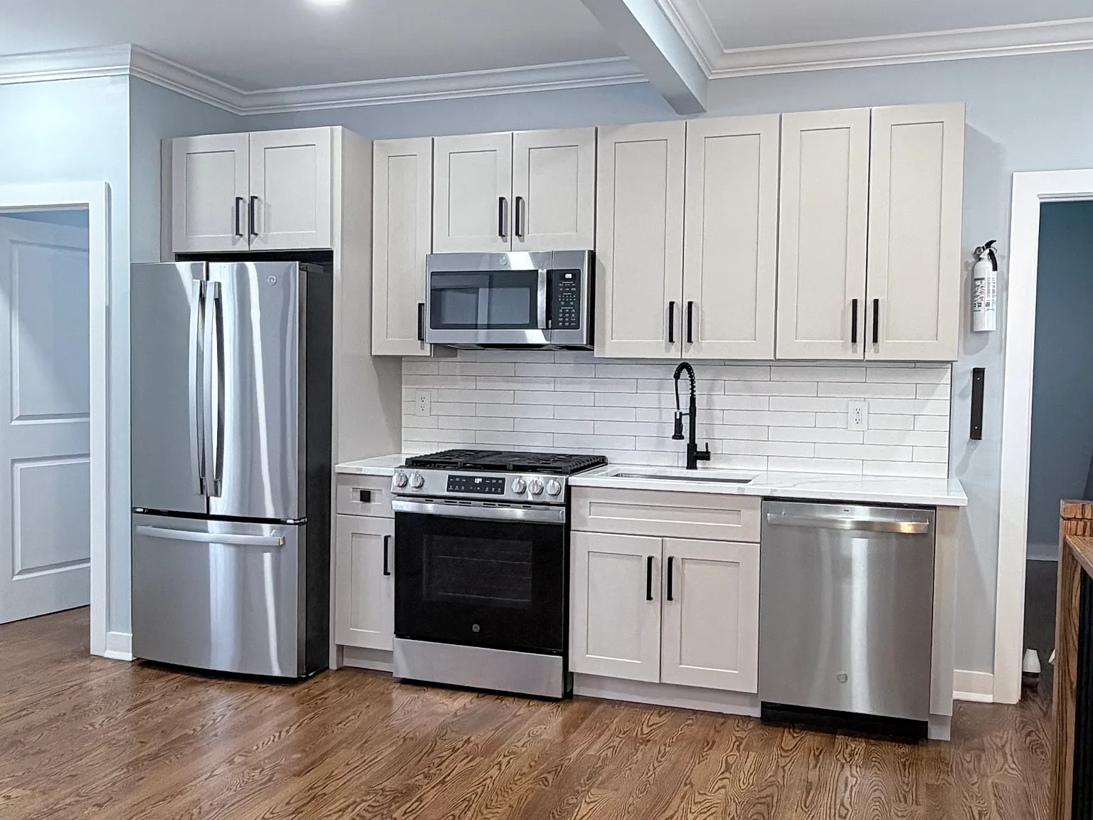 3 bed, $3,300 — Photo 2