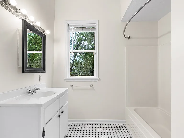 1113 E Park Ave #A — Photo 20