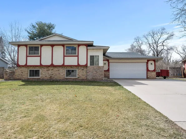 8392 Fairchild Ave, Mounds View, MN 55112