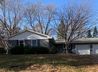 8556 Zenith Rd, Bloomington, MN 55431