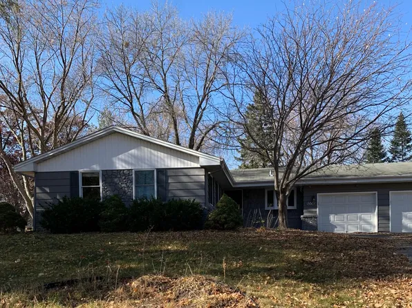 8556 Zenith Rd, Bloomington, MN 55431