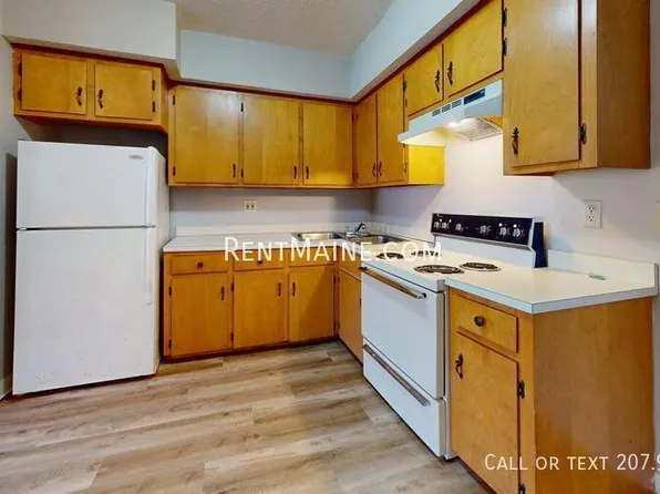 46 Baker St #4, Clinton, ME 04927