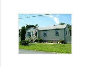 76 Redwood Rd, Portsmouth, RI 02871