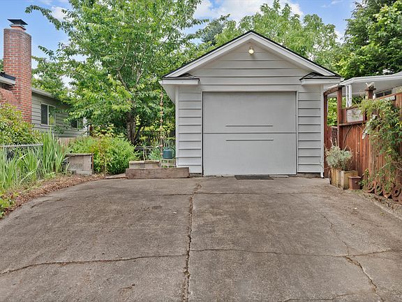 3rd image of 7814 N Wall Ave