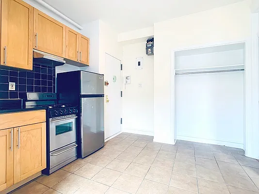 Rented by City Connections Realty | media 15