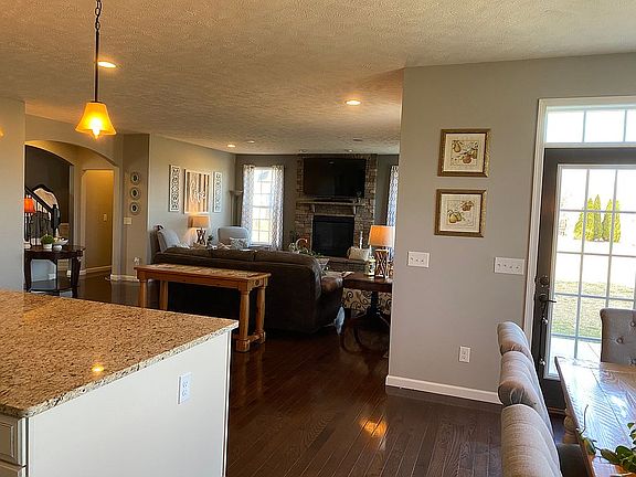 5th image of 832 Buckingham Dr