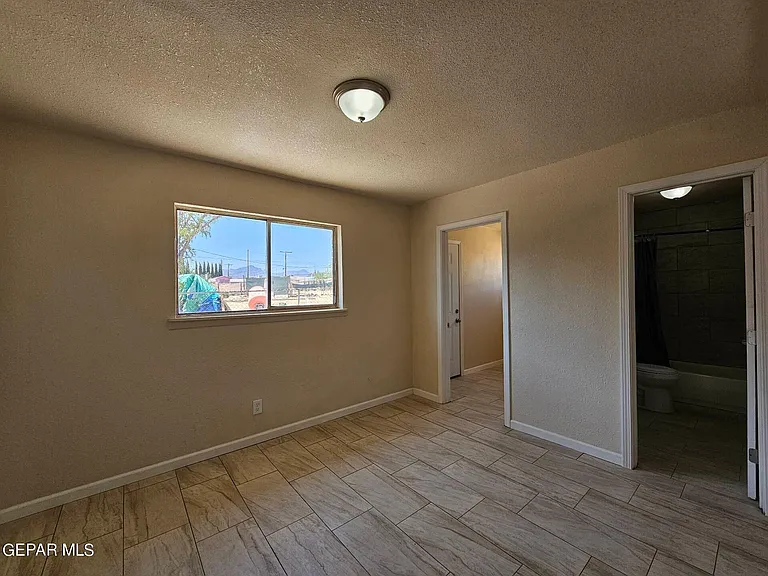 6005 Tampa Ave — Photo 7