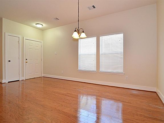 5th image of 26868 Manor Crest Ct