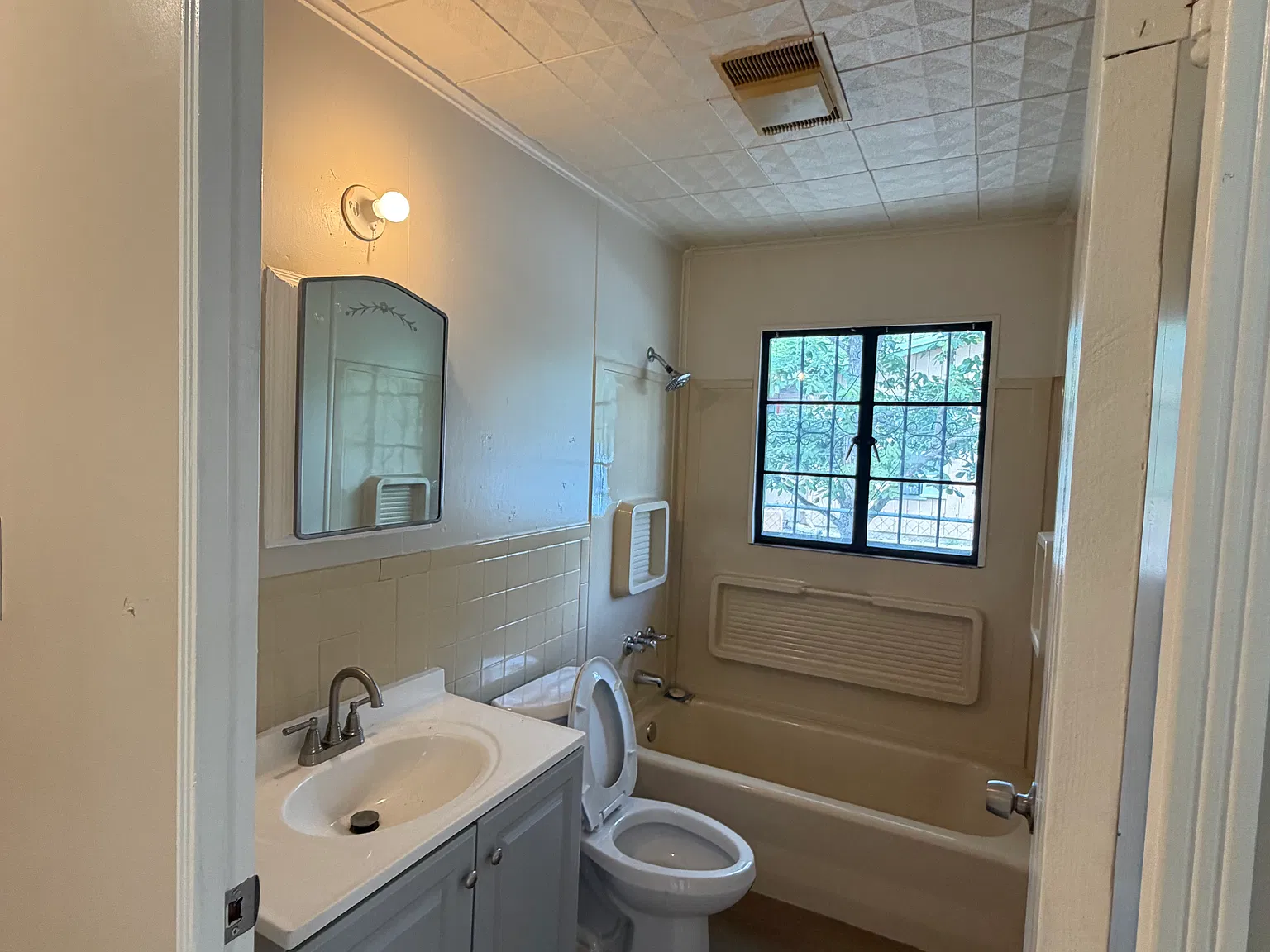 3 bed, 1000 sqft, $1,480 — Photo 2