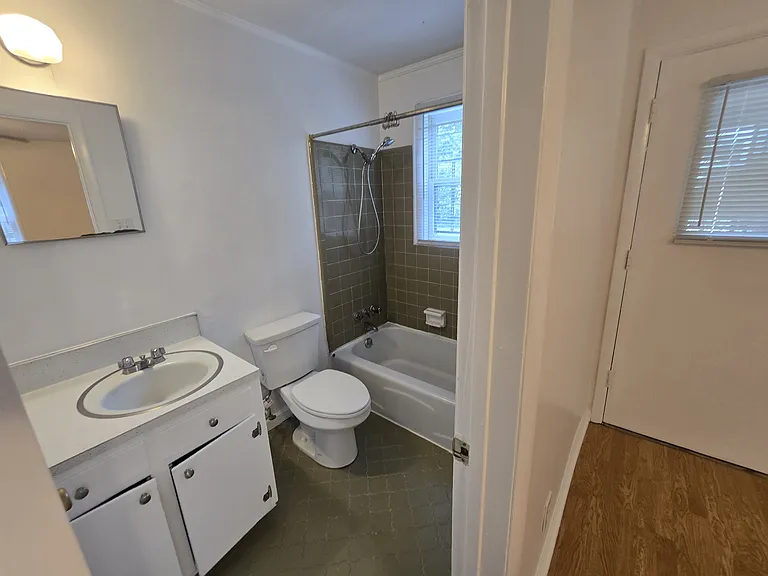 1434 E Broad St #B — Photo 15