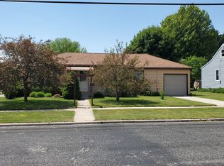 1524 S 16th St, Manitowoc, WI 54220