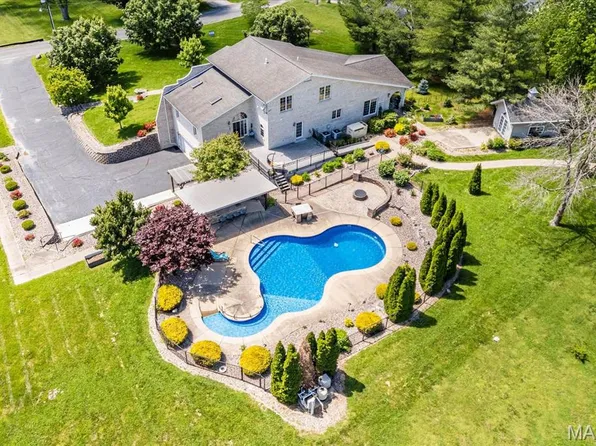 882 Edward St, Saint Libory, IL 62282