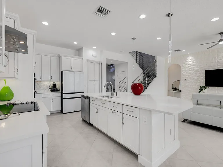 8256 Bradford Way — Photo 17