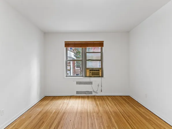 915 East 17th Street image 10 of 16