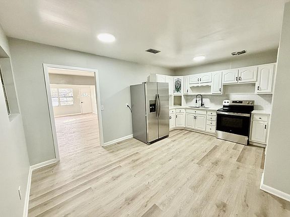 4th image of 13310 Gillespie Ave