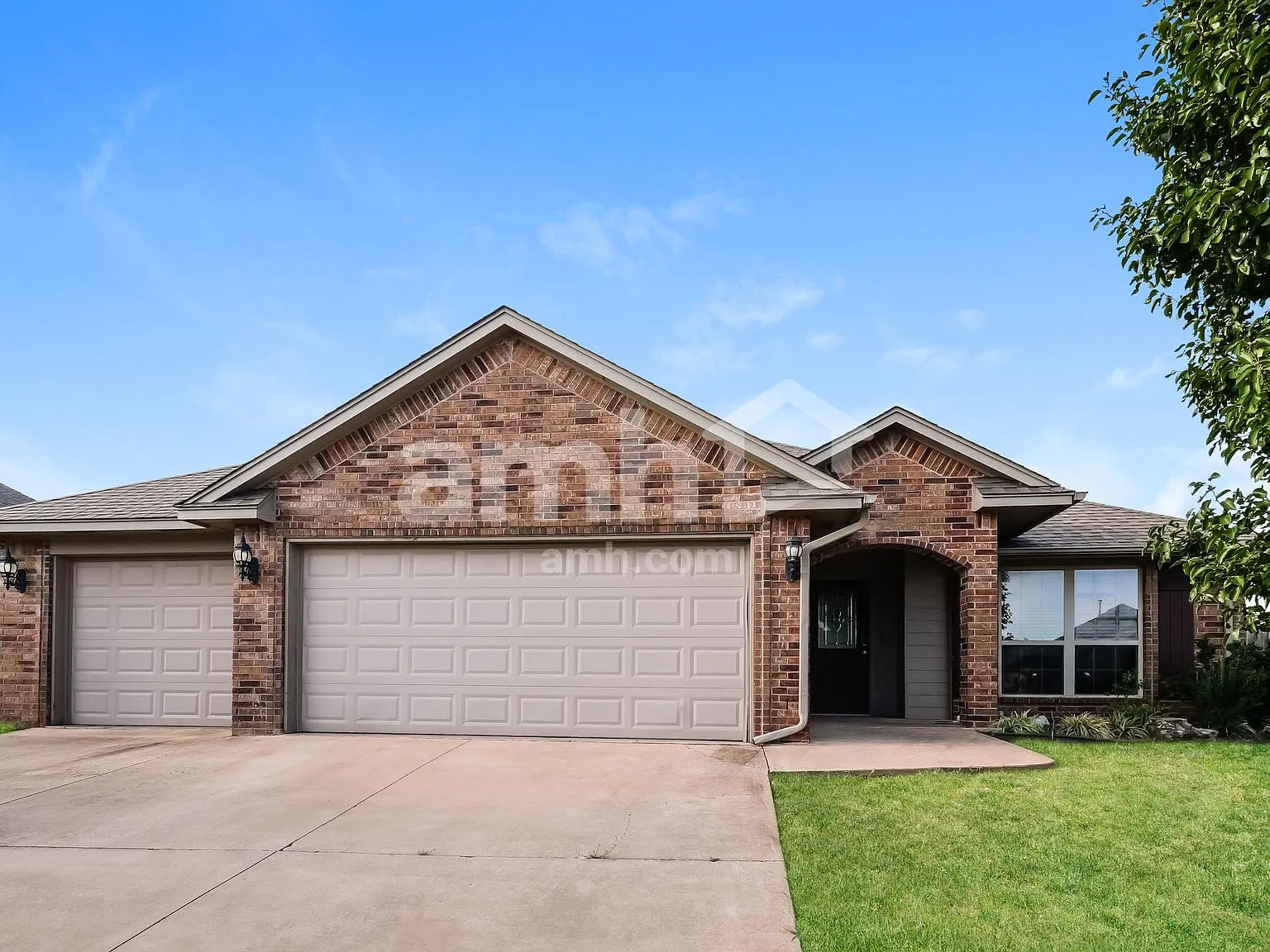 3 bed, 2.0 bath, 1772 sqft, $1,835 — Photo 1