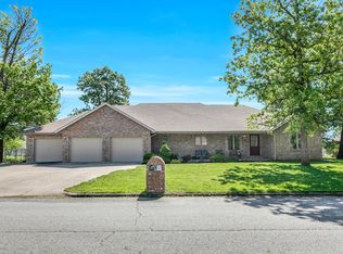 827 Tracy Ln, Mount Vernon, MO 65712