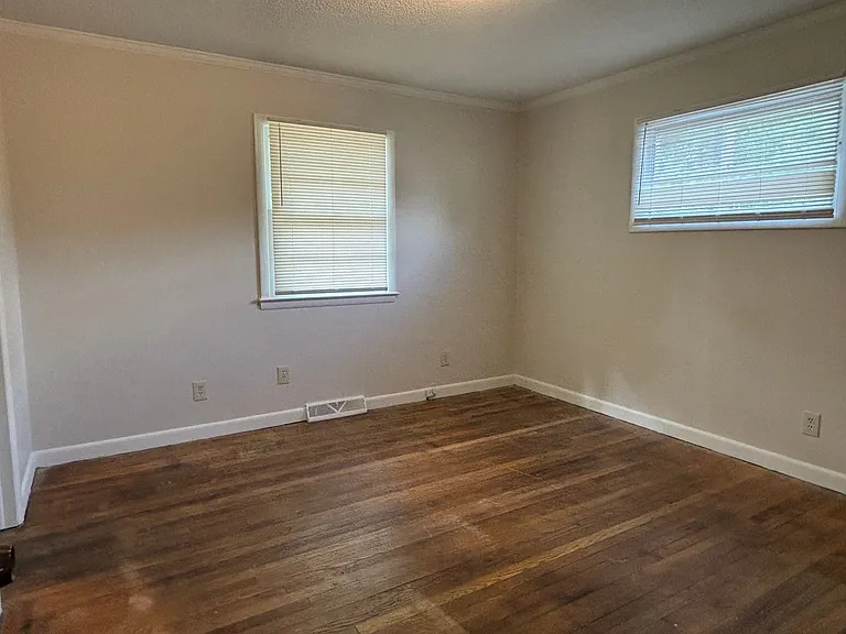 1801 W Meadowview Rd — Photo 14