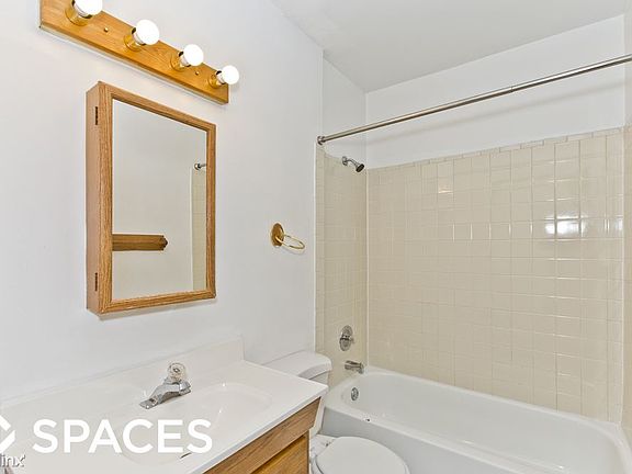 5th image of 815 W Cornelia Ave #819-209