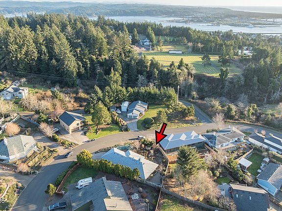 3rd image of 1035 NE 7th Dr