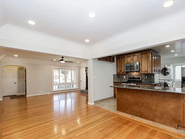 88 Southgate St — Photo 11