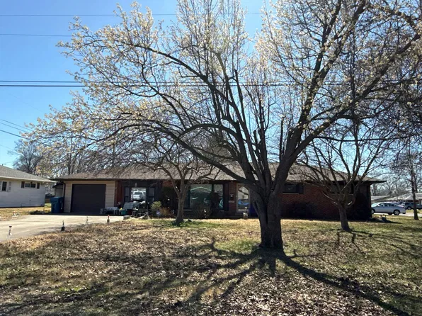 1505 E 13th St, Centralia, IL 62801