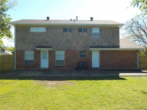 3rd image of 207 Tanglewood Dr