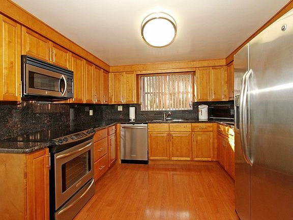 5th image of 1401 NE 104th St