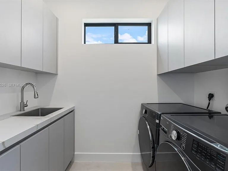 1337 NE 13th Ave #1337 — Photo 23