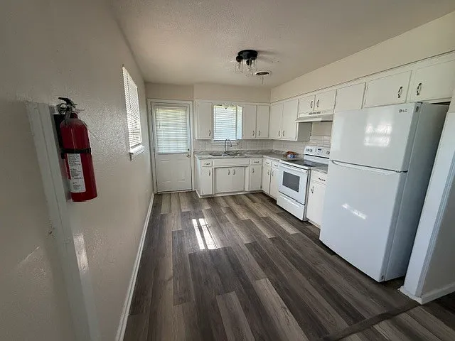 704 SE 41st St — Photo 9